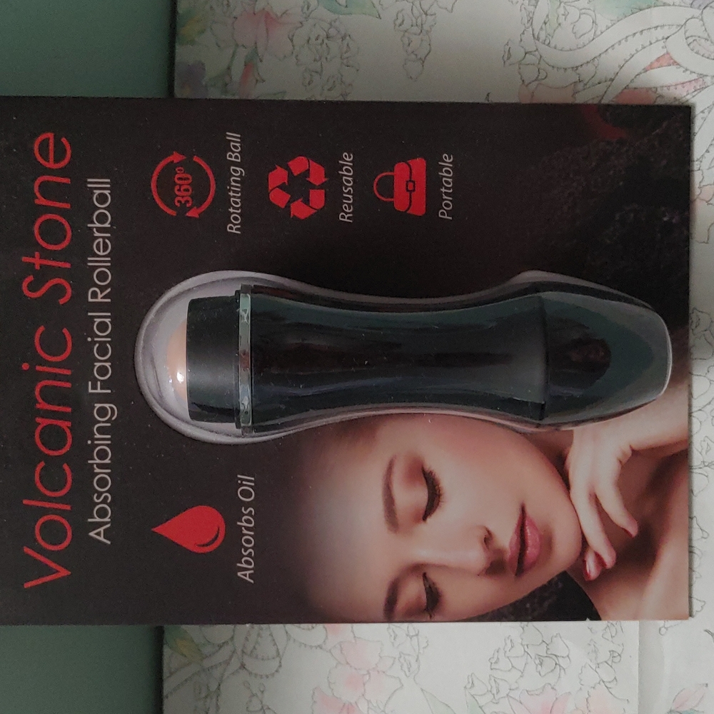 🎉HP🎉NIP Facial Oil Absorbing Volcanic Stone
